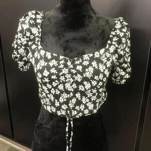 GM - Black & white crop v-neck top floral print synched tie bottom- Juniors L-XL